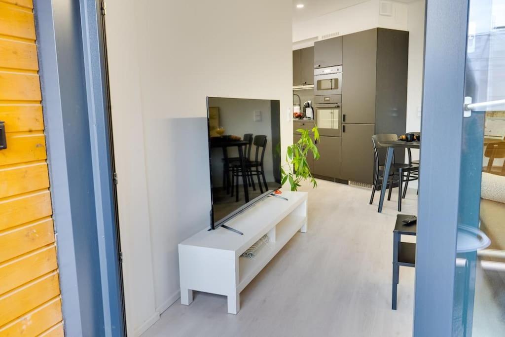 Best Location In Tampere! Modern City Apartment, 2Rooms, Kitchen And Balcony מראה חיצוני תמונה